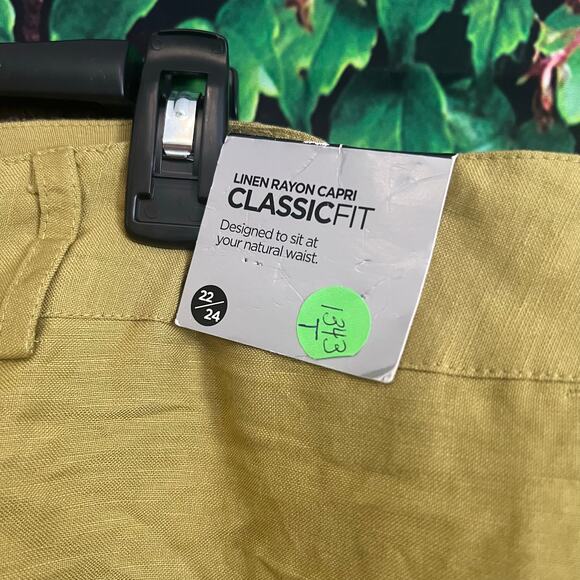 Soft by Avenue Linen Rayon Capri Pants Classic Fit Size 22/24 3X Plus Green Crop - Picture 3 of 4